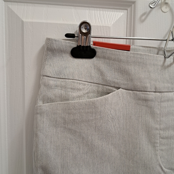 ❤️ Hilary Radley Bermuda Shorts Women's Size 8 Grey Stripe White Stretch - Picture 8 of 11